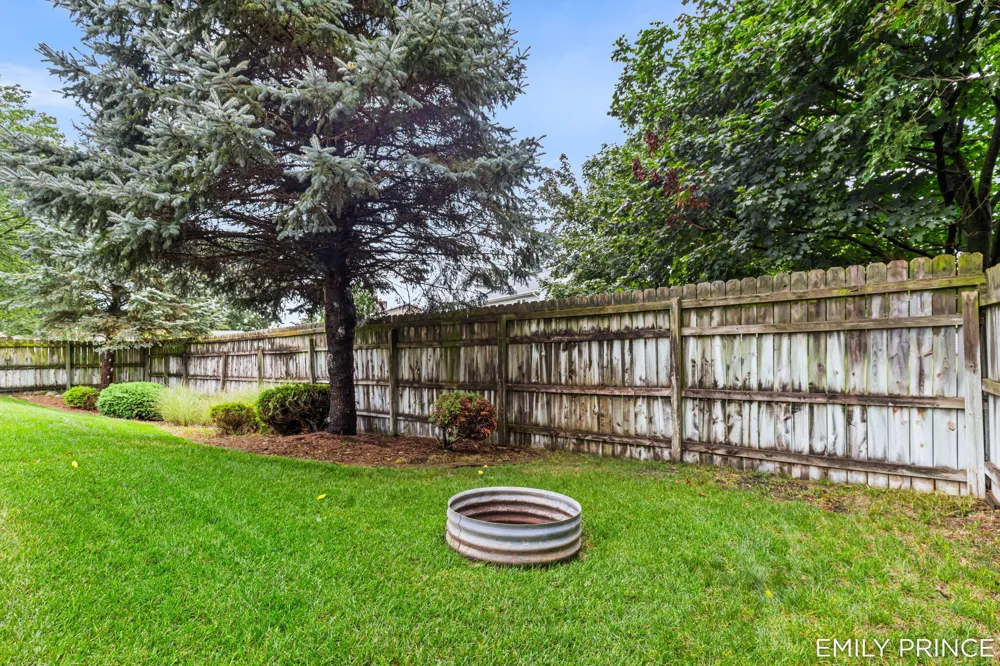 6301 Brookfield Court Hudsonville, MI 49426