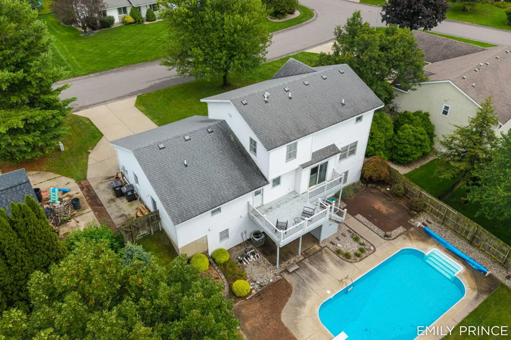 6301 Brookfield Court Hudsonville, MI 49426