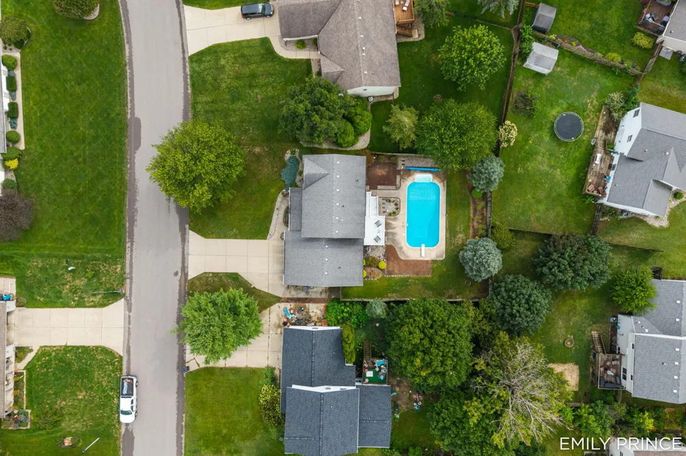6301 Brookfield Court Hudsonville, MI 49426