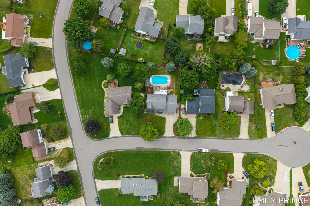 6301 Brookfield Court Hudsonville, MI 49426