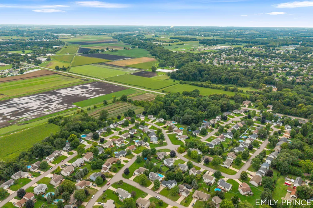 6301 Brookfield Court Hudsonville, MI 49426