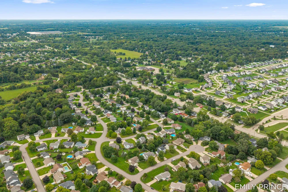 6301 Brookfield Court Hudsonville, MI 49426