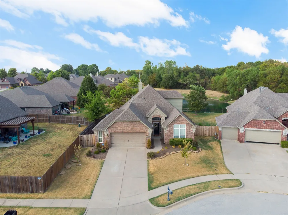 1612 E Phoenix Street Broken Arrow, OK 74011