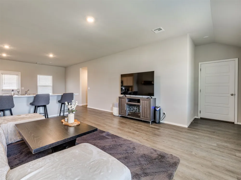 7413 E 143 STREET Collinsville, OK 74021