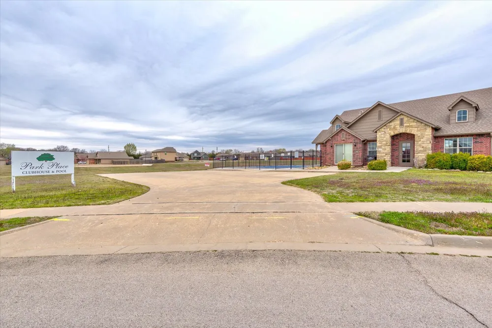 3017 Stonewall Drive Bartlesville, OK 74006