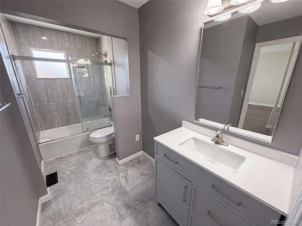 7242 S Rome Street Aurora, CO 80016
