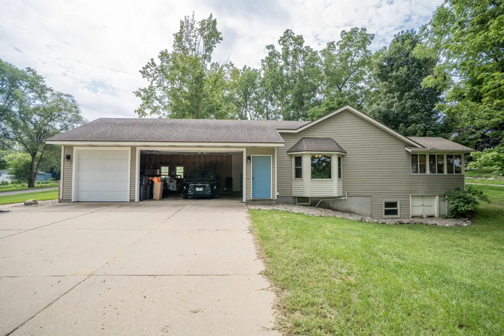 8421 Trail Blazer Drive SE Byron Center, MI 49315
