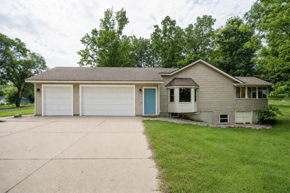 8421 Trail Blazer Drive SE Byron Center, MI 49315