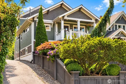 825 NE 75th Street