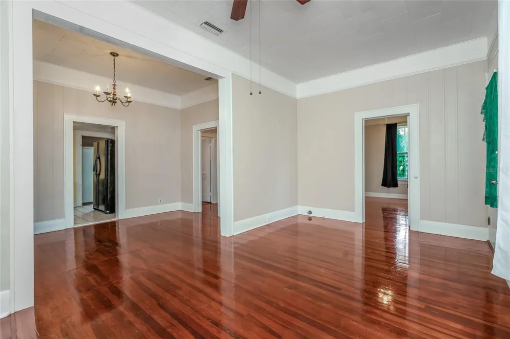 4109 SUWANEE AVENUE Tampa, FL 33603