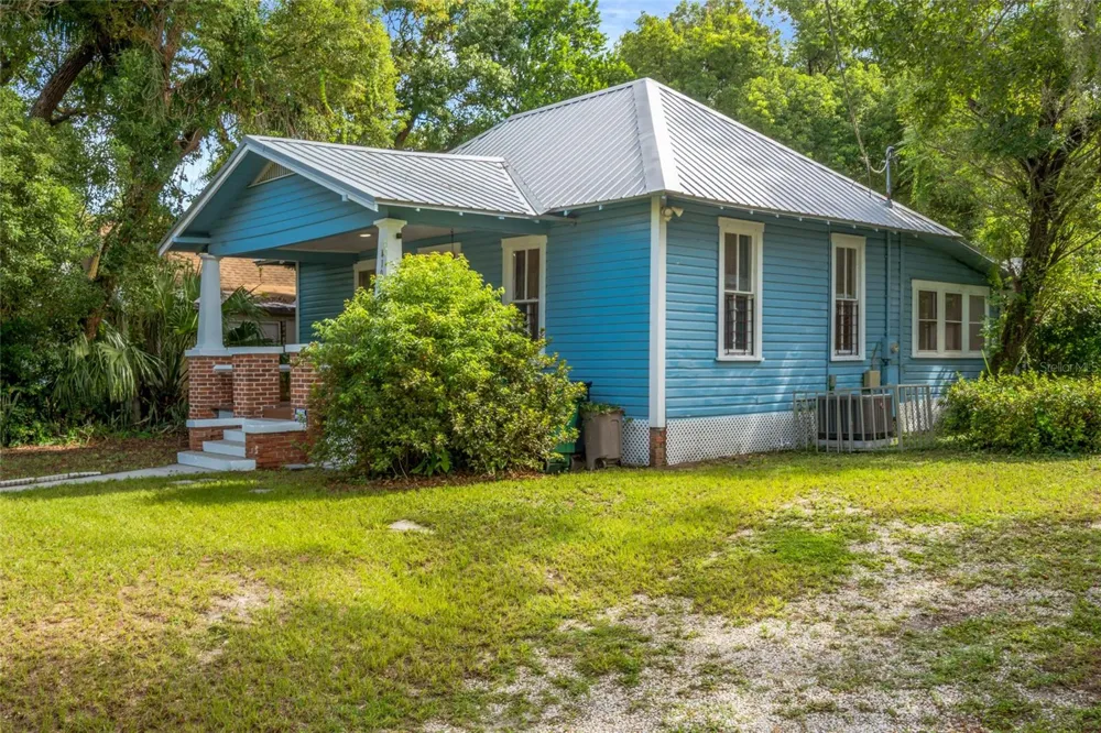 4109 SUWANEE AVENUE Tampa, FL 33603