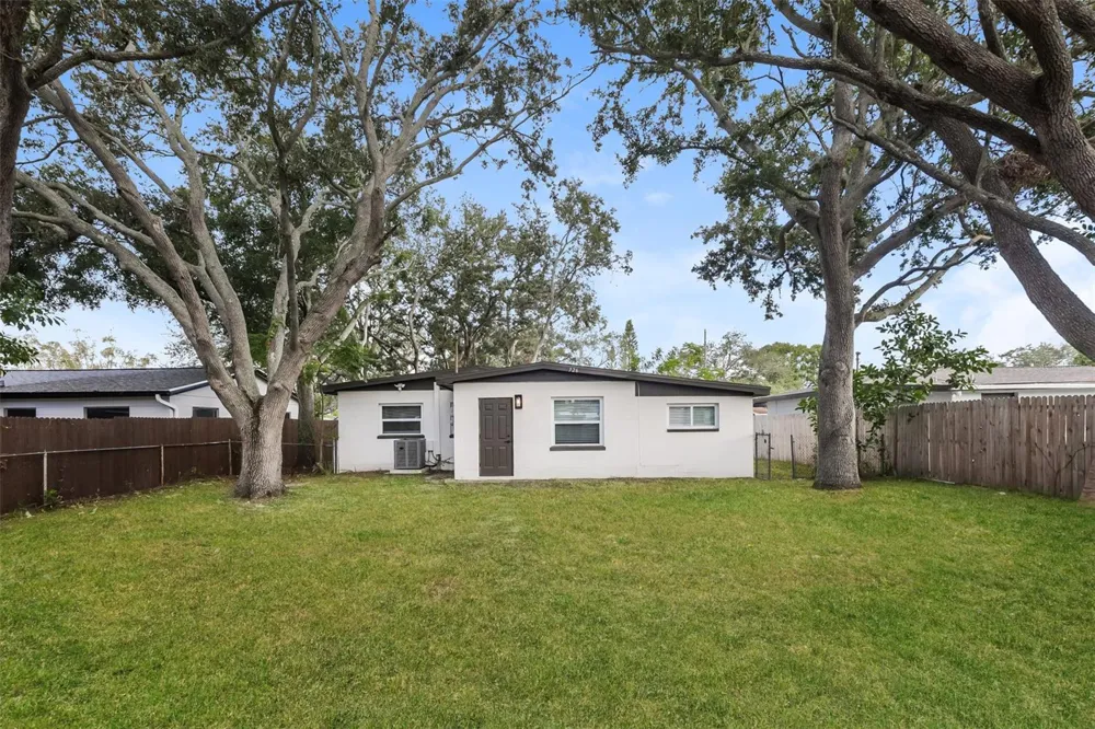 726 75TH AVENUE St Petersburg, FL 33702
