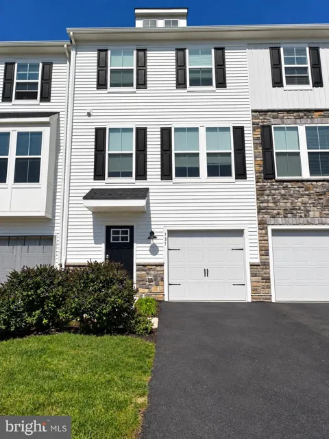 737 PEONY LANE