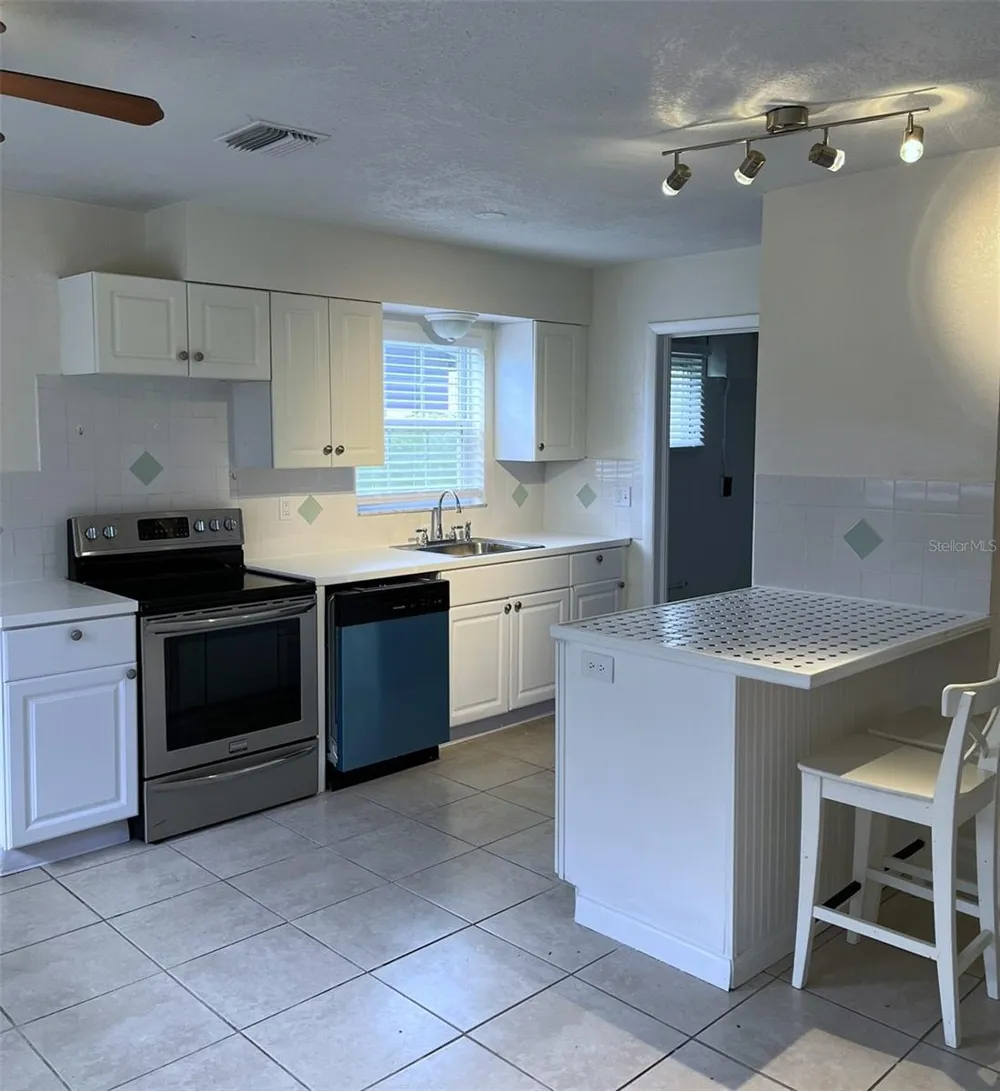 5682 63RD LANE St Petersburg, FL 33709