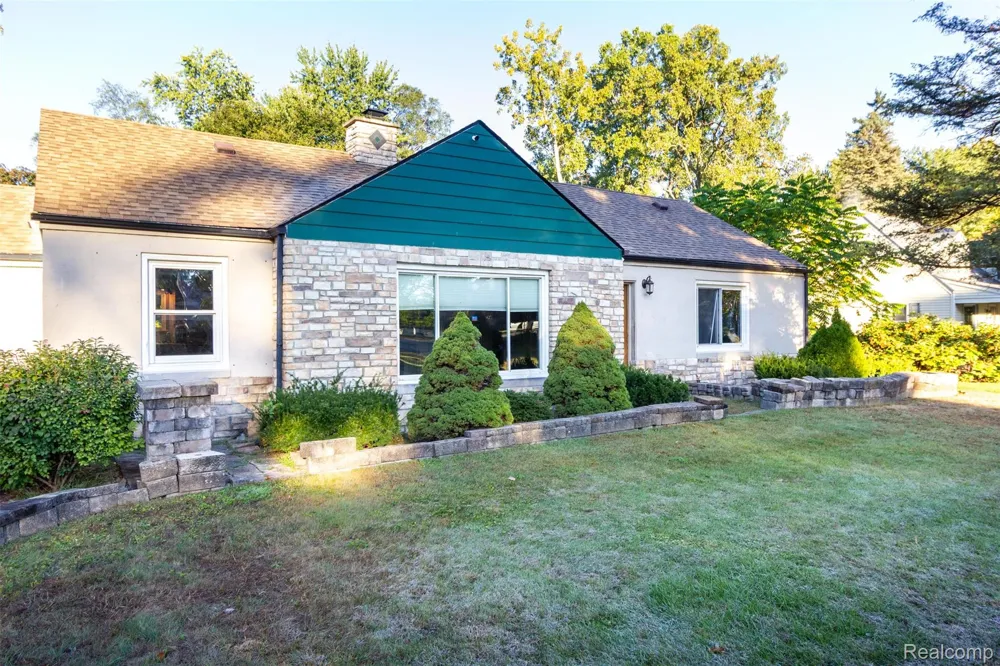 15681 Foch Street Livonia City, MI 48154