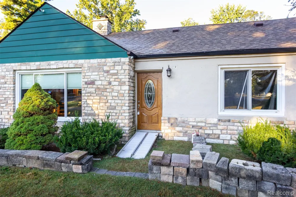 15681 Foch Street Livonia City, MI 48154