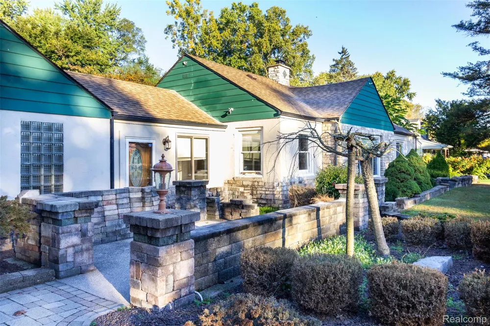 15681 Foch Street Livonia City, MI 48154