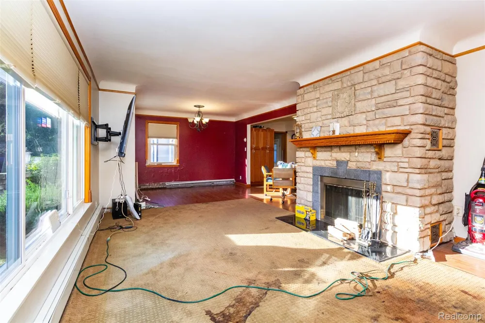 15681 Foch Street Livonia City, MI 48154