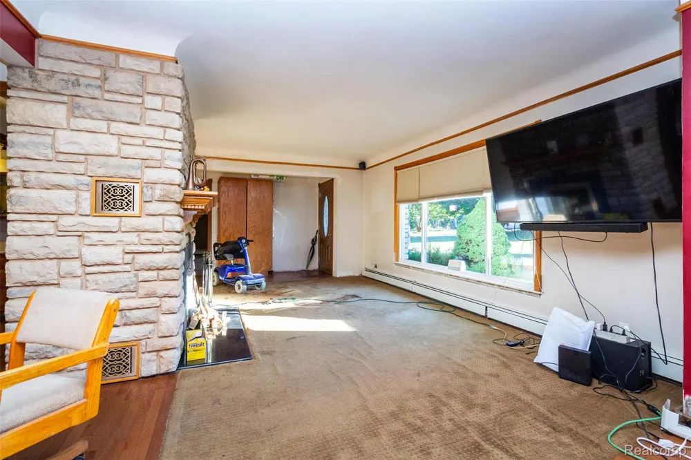15681 Foch Street Livonia City, MI 48154