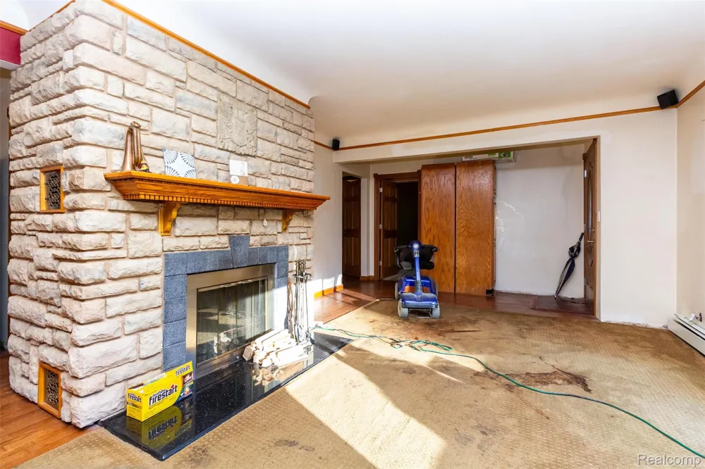 15681 Foch Street Livonia City, MI 48154
