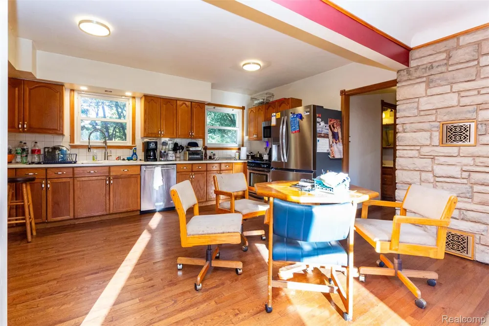 15681 Foch Street Livonia City, MI 48154