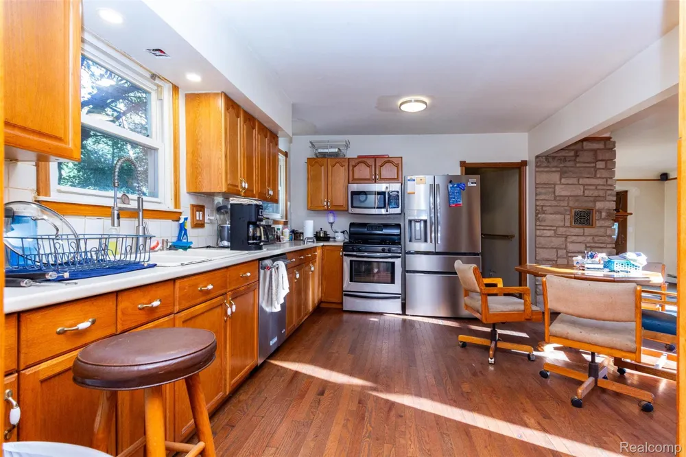 15681 Foch Street Livonia City, MI 48154