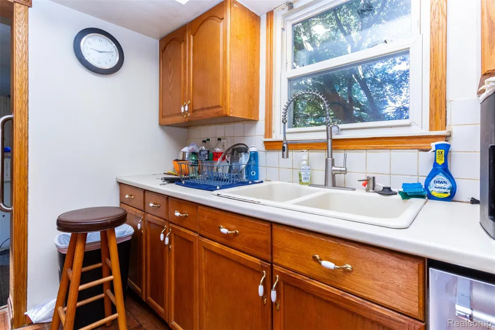 15681 Foch Street Livonia City, MI 48154