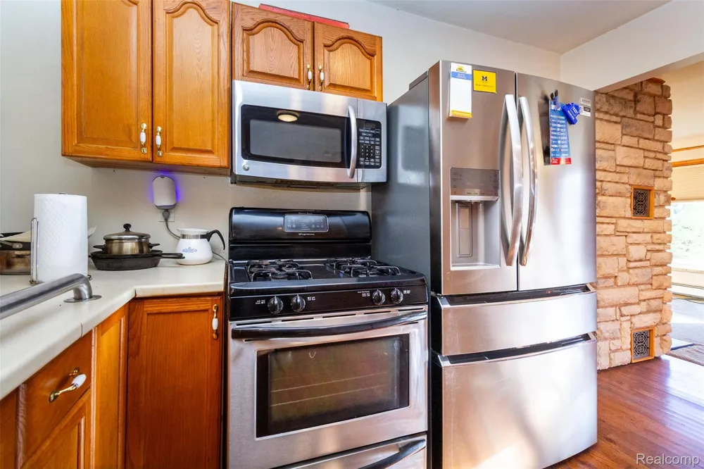 15681 Foch Street Livonia City, MI 48154