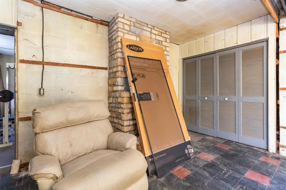 15681 Foch Street Livonia City, MI 48154