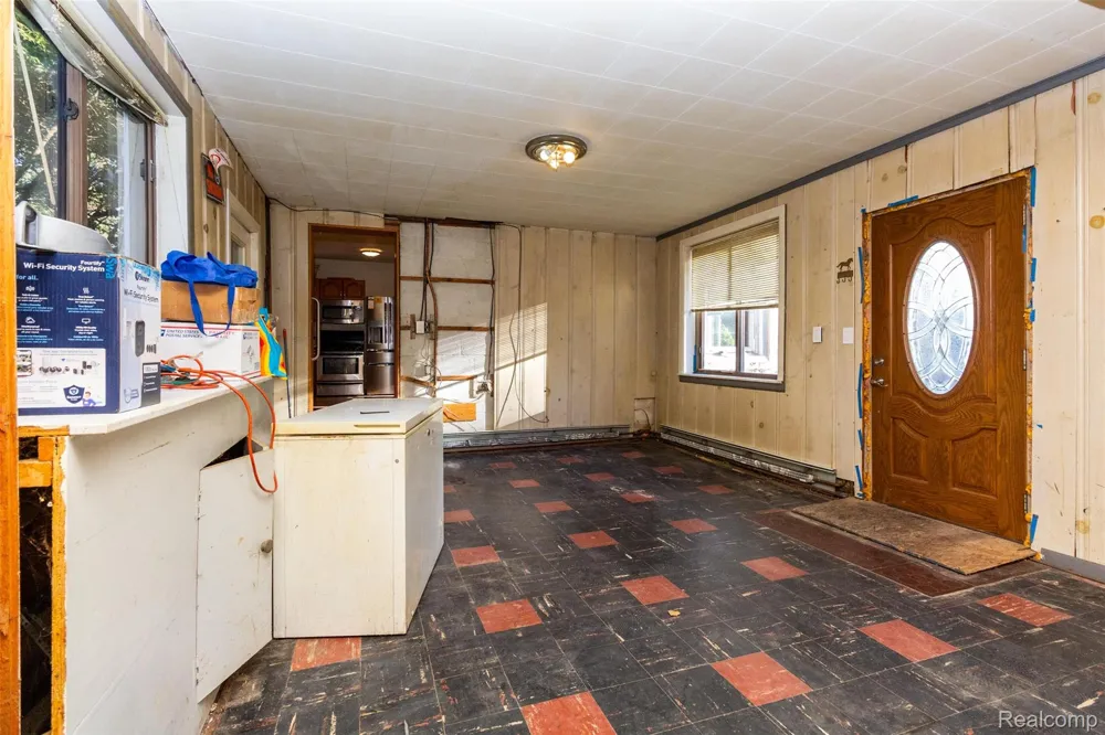 15681 Foch Street Livonia City, MI 48154