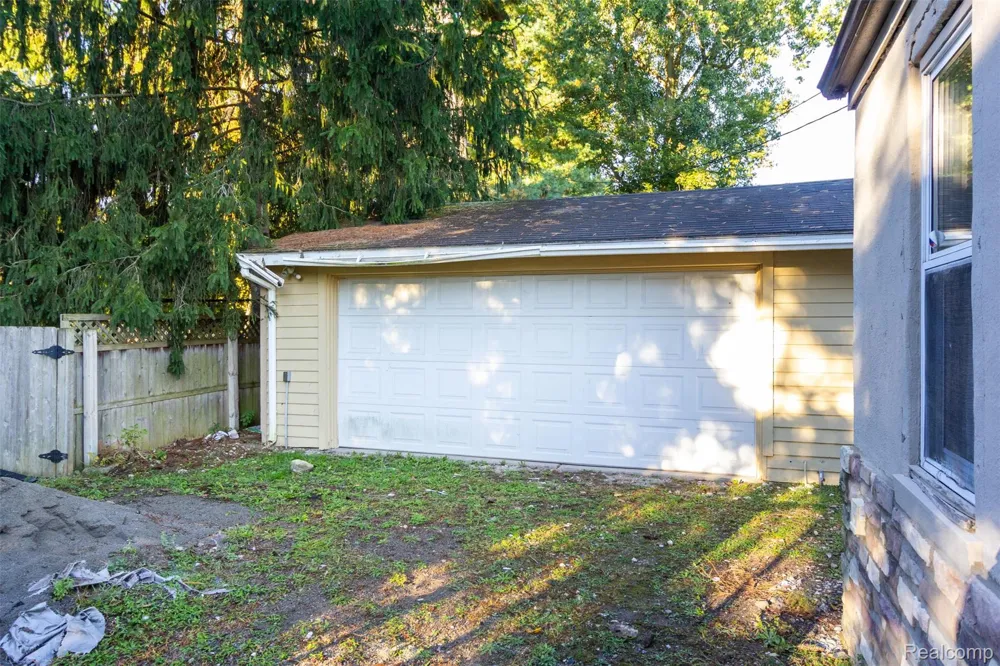 15681 Foch Street Livonia City, MI 48154