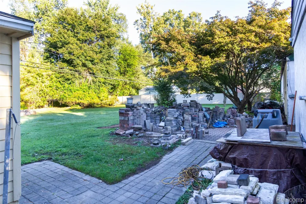 15681 Foch Street Livonia City, MI 48154