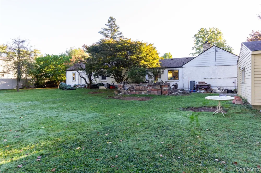 15681 Foch Street Livonia City, MI 48154