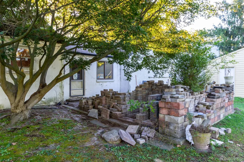 15681 Foch Street Livonia City, MI 48154