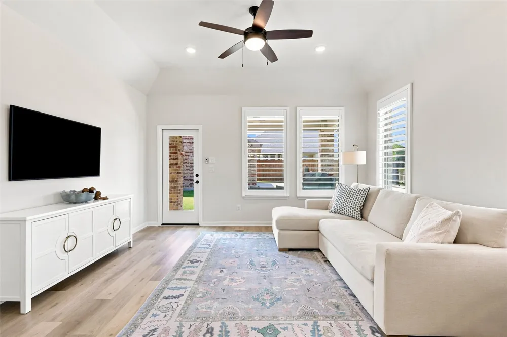 1829 Temple Hills Van Alstyne, TX 75495