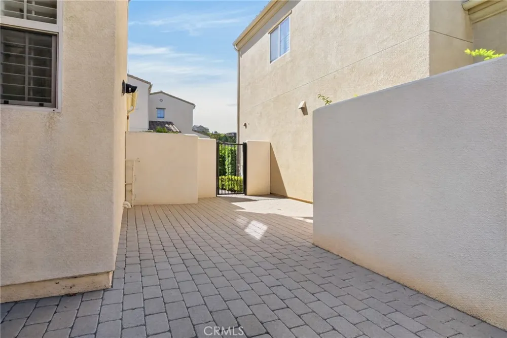20304 Pienza Lane Porter Ranch, CA 91326