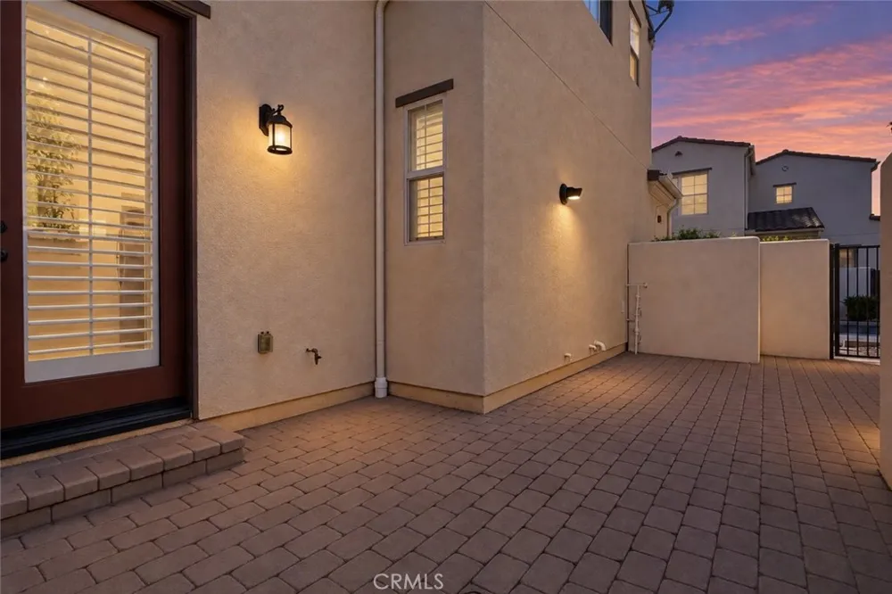 20304 Pienza Lane Porter Ranch, CA 91326