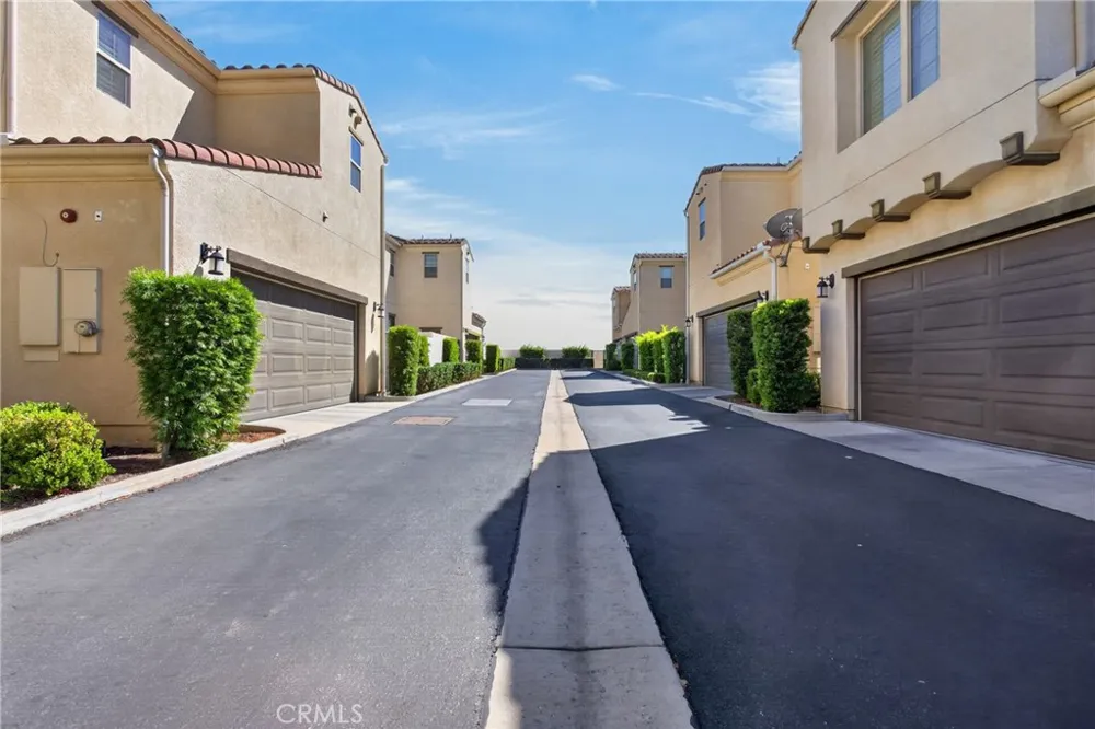 20304 Pienza Lane Porter Ranch, CA 91326