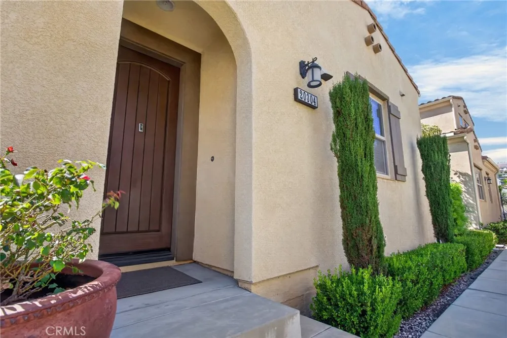 20304 Pienza Lane Porter Ranch, CA 91326