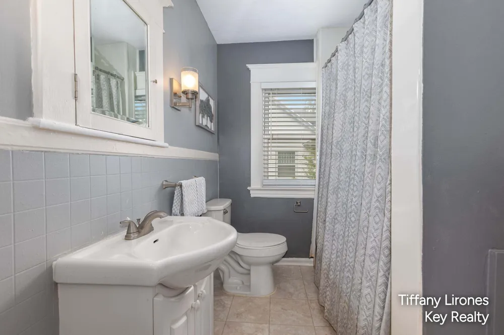 1355 Sigsbee Street SE Grand Rapids, MI 49506