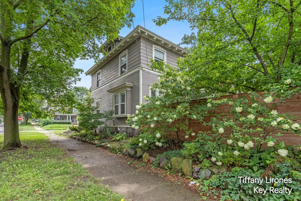 1355 Sigsbee Street SE Grand Rapids, MI 49506