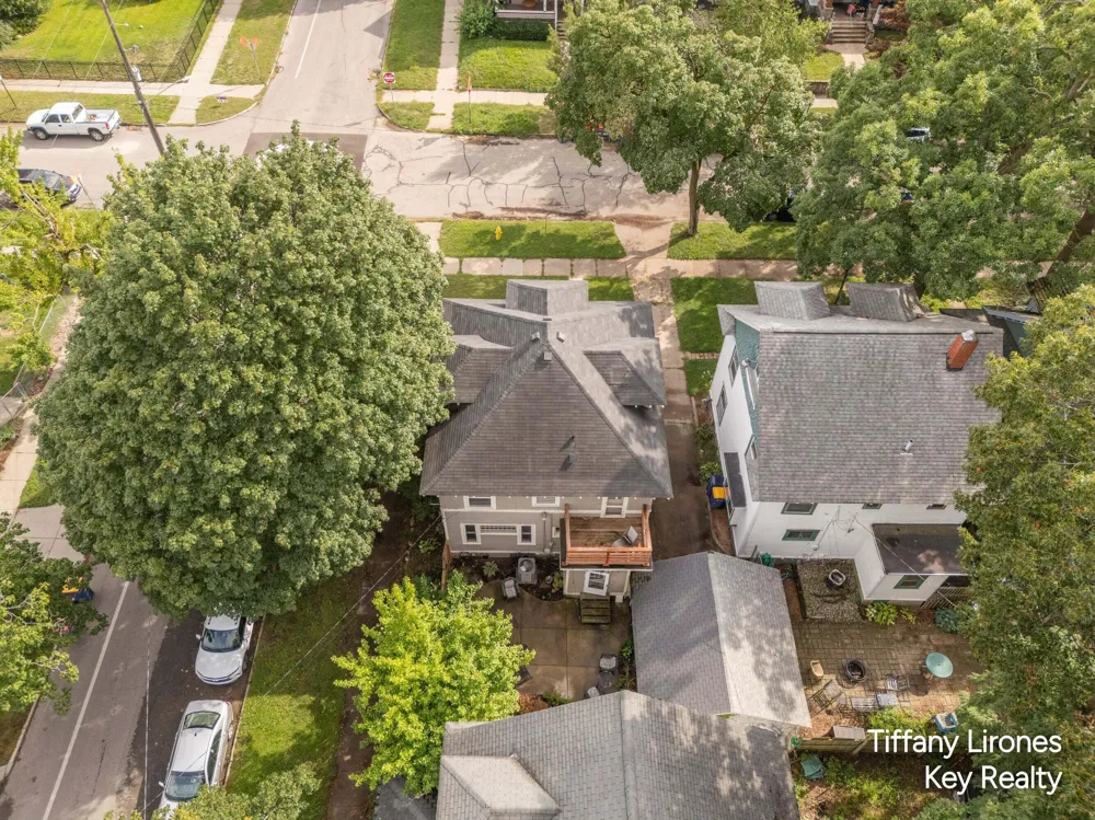 1355 Sigsbee Street SE Grand Rapids, MI 49506