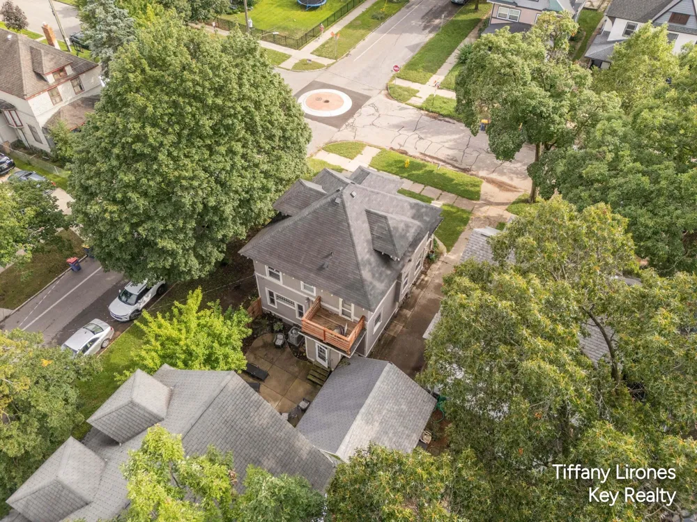 1355 Sigsbee Street SE Grand Rapids, MI 49506