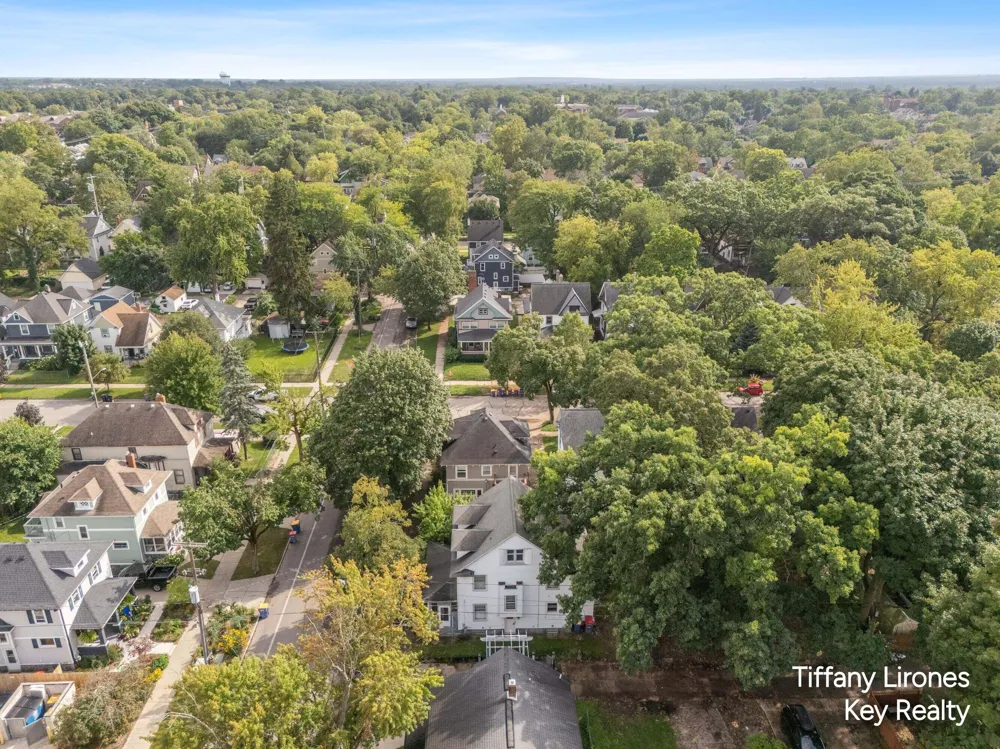1355 Sigsbee Street SE Grand Rapids, MI 49506