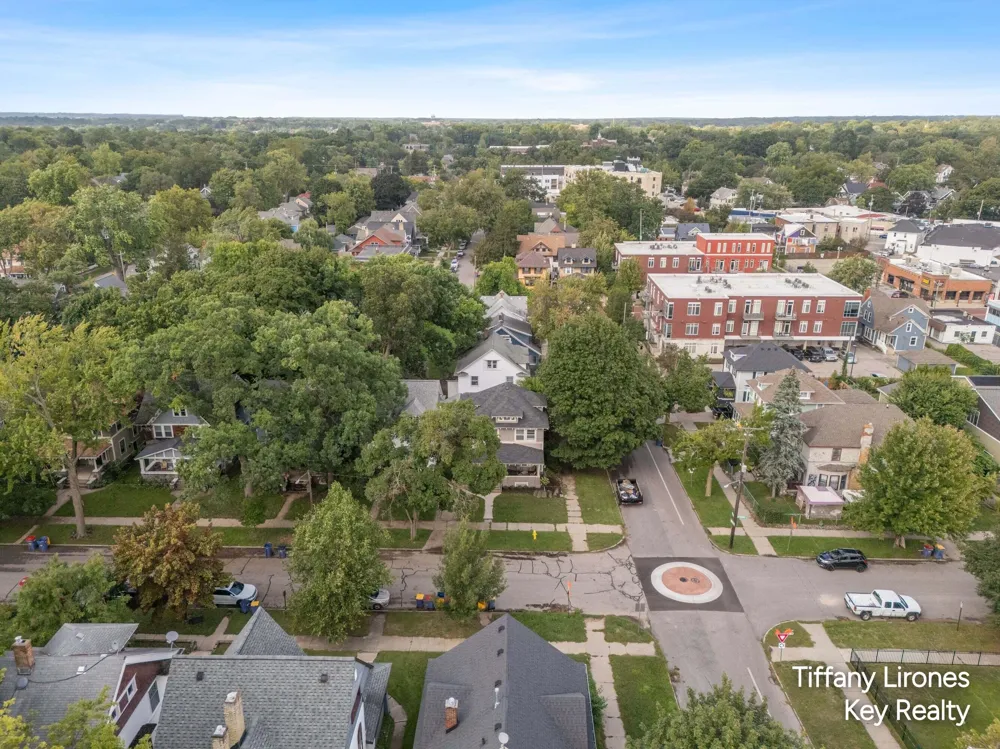 1355 Sigsbee Street SE Grand Rapids, MI 49506