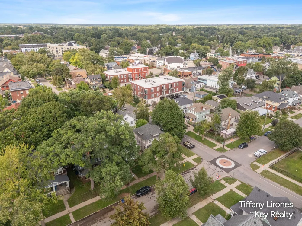 1355 Sigsbee Street SE Grand Rapids, MI 49506