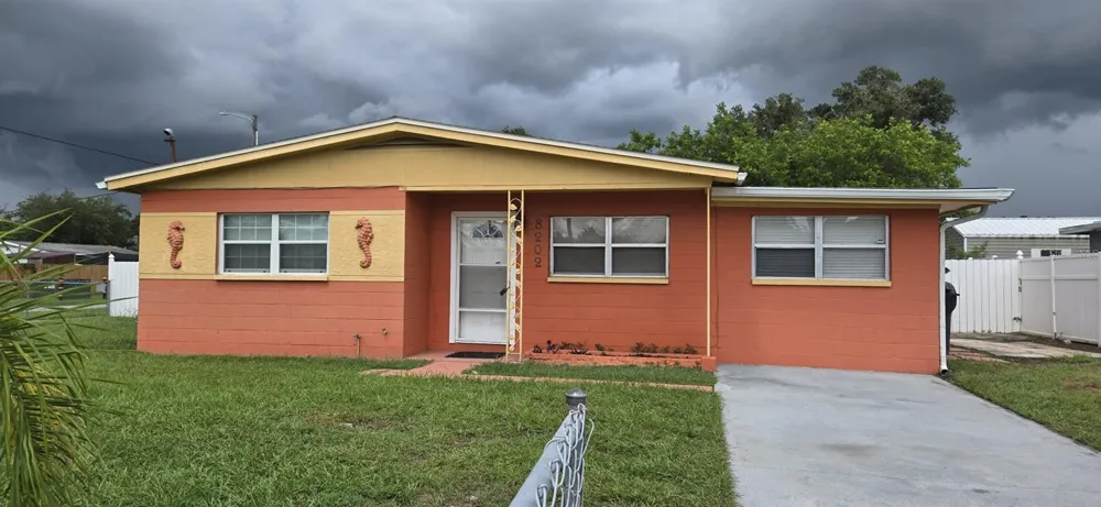 8202 DAHLIA AVENUE Tampa, FL 33619