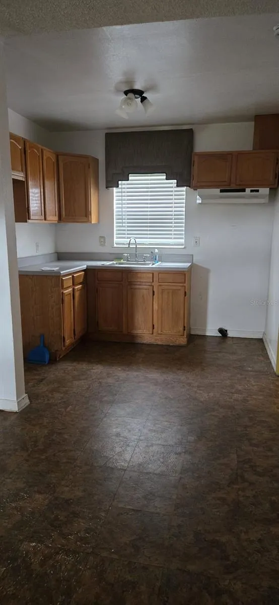 8202 DAHLIA AVENUE Tampa, FL 33619
