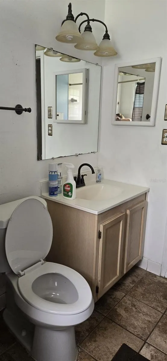 8202 DAHLIA AVENUE Tampa, FL 33619
