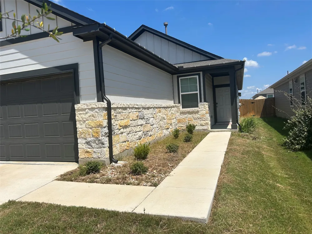 118 Two Bits Lane Elgin, TX 78621